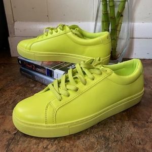 Casual guest sneakers